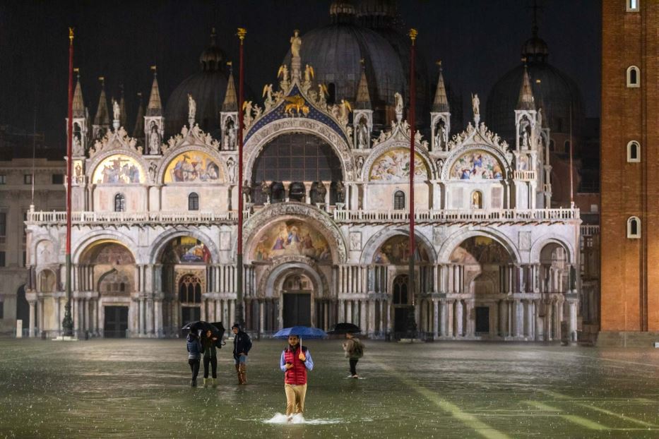 Venezia, piazza San Marco con l'acqua alta - © Stefano Tiozzo