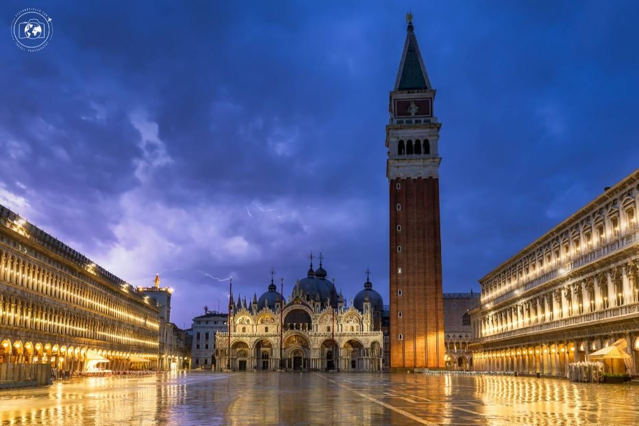 Venezia, piazza San Marco durante una tempesta di fulmini - © Stefano Tiozzo