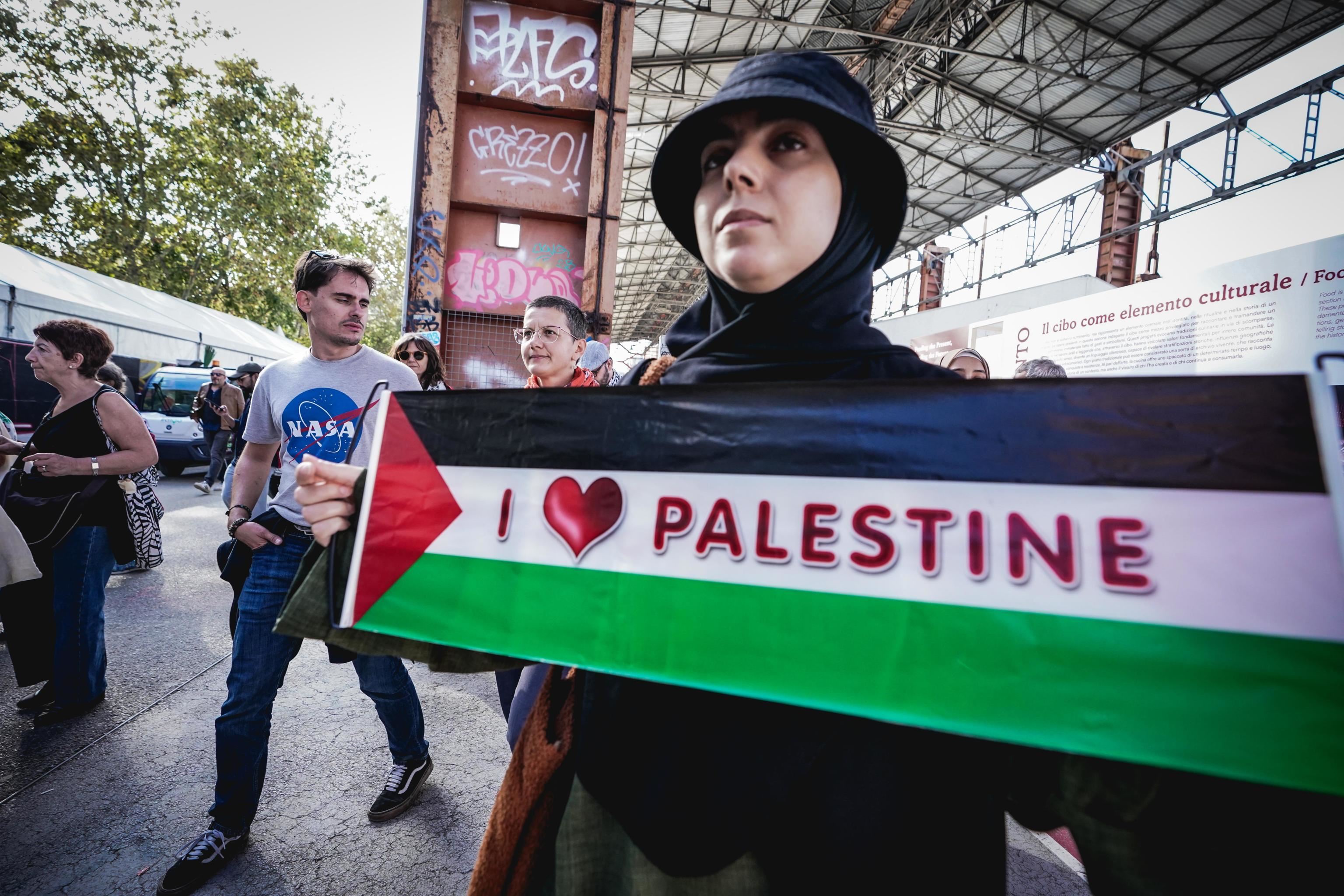 Lo scontro sul corteo di Roma: «Vogliono celebrare Hamas»