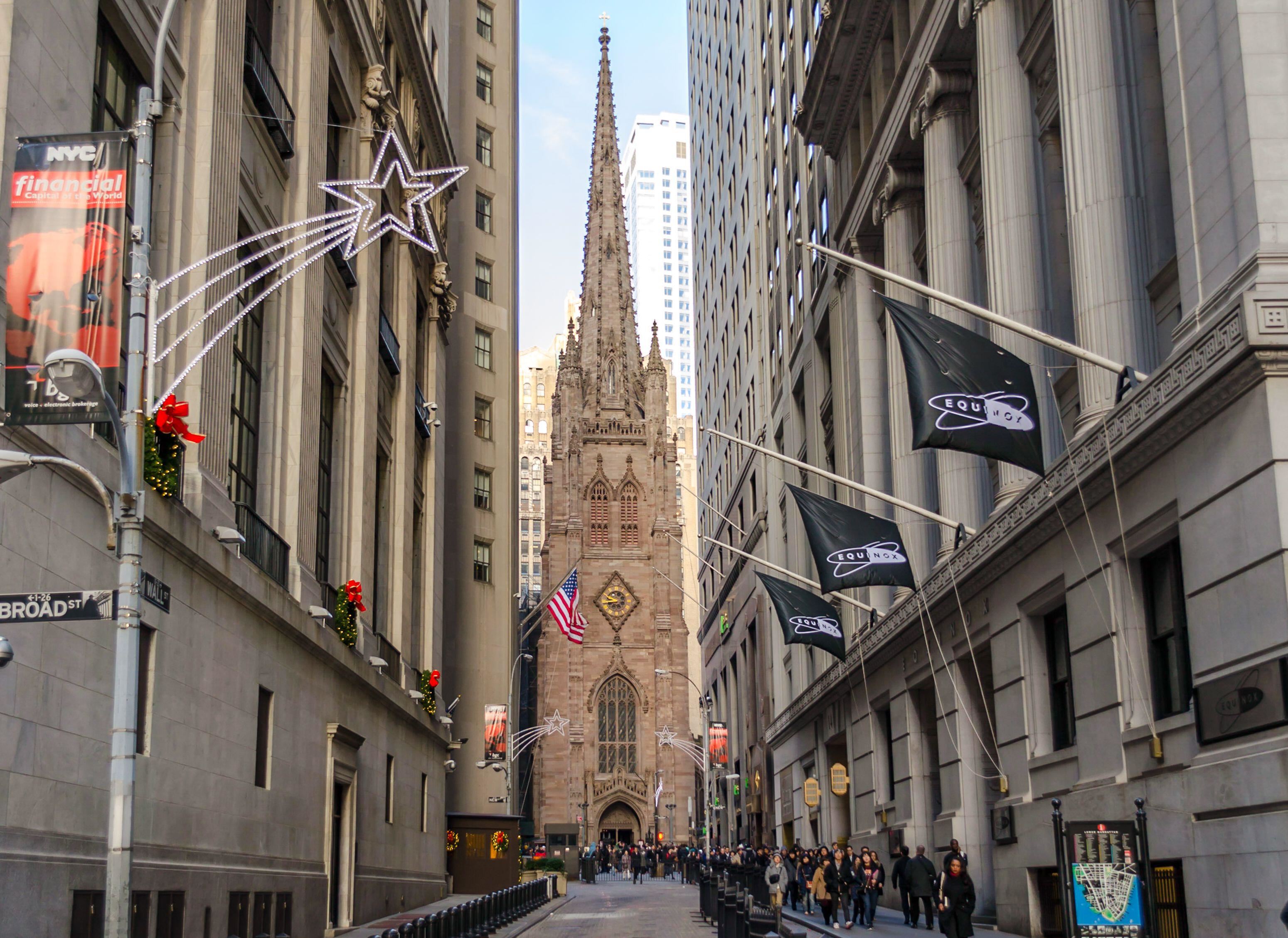 La Trinity Church di New York, chiesa che si affaccia su Wall Street