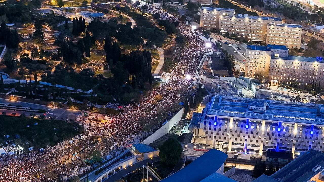 L'arrivo dei manifestanti nel centro di Gerusalemme