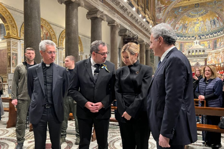 Olena Zelenska con l'ambasciatore ucraino Yurash, il presidente di Sant'Egidio Impagliazzo e monsignor Gnavi