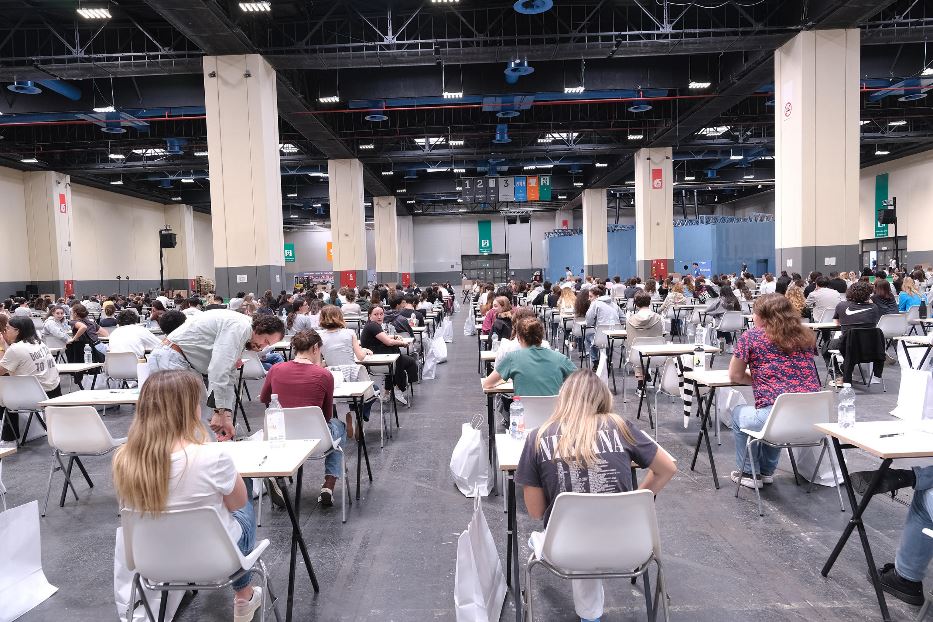 Studenti al test per l'accesso alla facoltà di Medicina