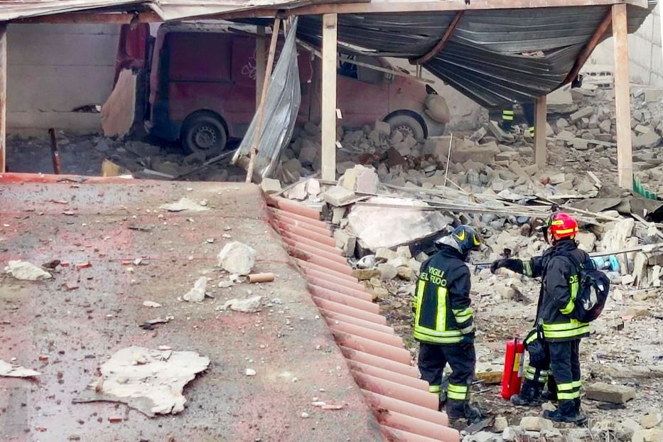 A Ercolano esplode fabbrica (abusiva) di fuochi d'artificio: tre morti