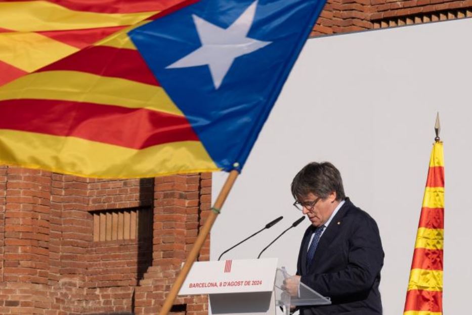 Tornata e fuga di Puigdemont. «Non è già più in Spagna»