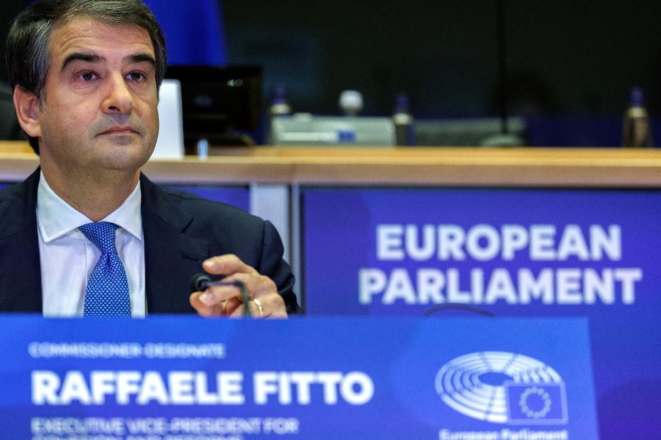 Fitto all'esame del Parlamento Ue: «Non sono fascista, io per l'Europa»