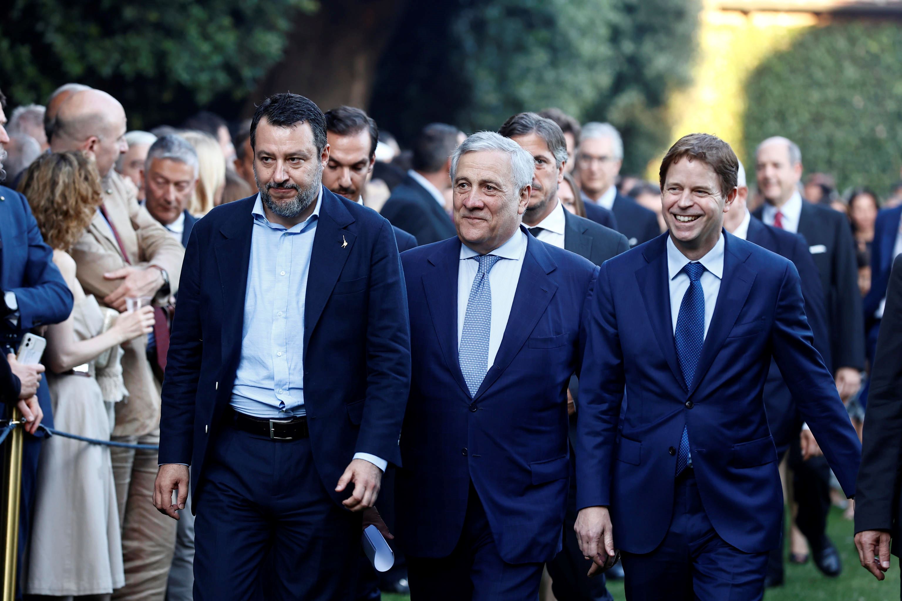 Il ministro delle Infrastrutture, Matteo Salvini, il ministro degli Esteri, Antonio Tajani, e l’ambasciatore Usa presso le agenzie Onu a Roma, Jeffrey Prescott, durante la Festa dell’Indipendenza americana a villa Taverna.