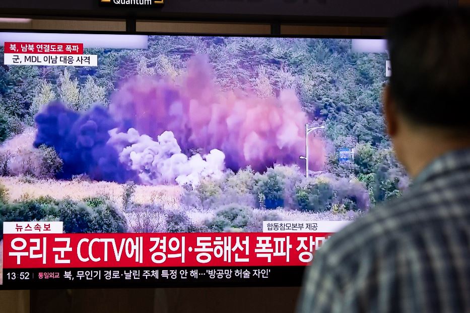 La televisione sudcoreana mostra le esplosioni volute dal regime di Kim Jong-un