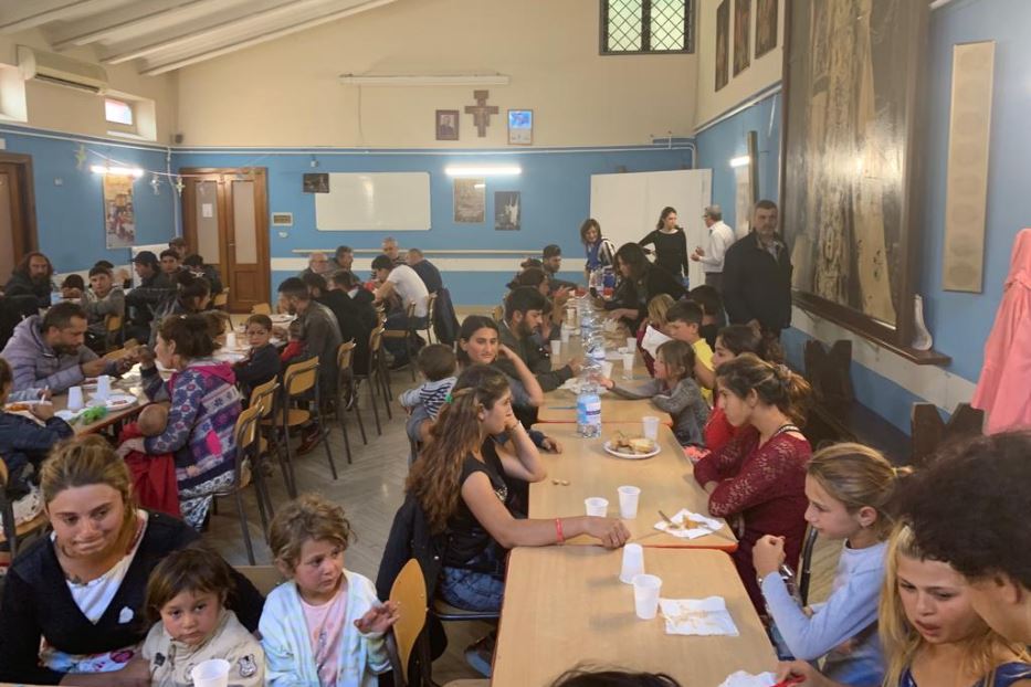 Un pranzo con la comunità rom ospitato nella parrocchia San Pio X di Giugliano