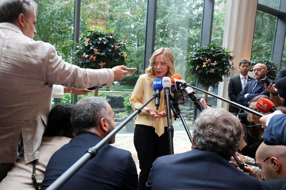 Giorgia Meloni durante la conferenza stampa a Pechino