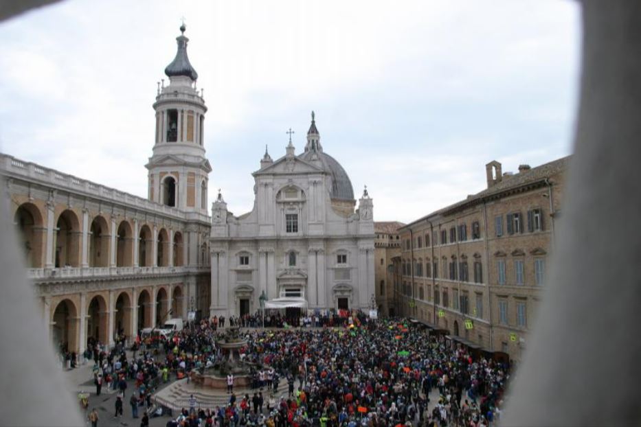 I migranti stranieri pellegrini alla Santa Casa: camminiamo insieme verso Dio