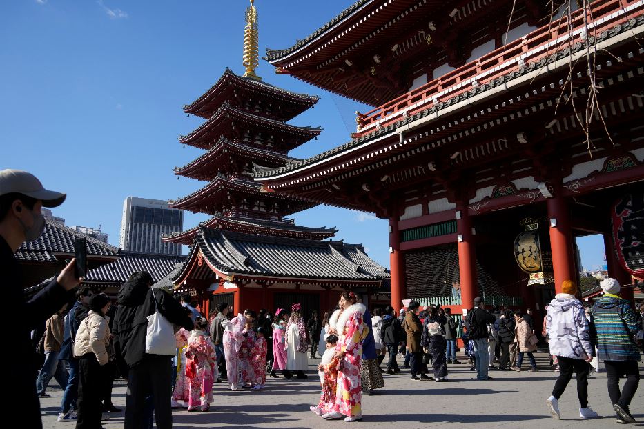 Il tempio Sensoji nel distretto di Asakusa a Tokyo