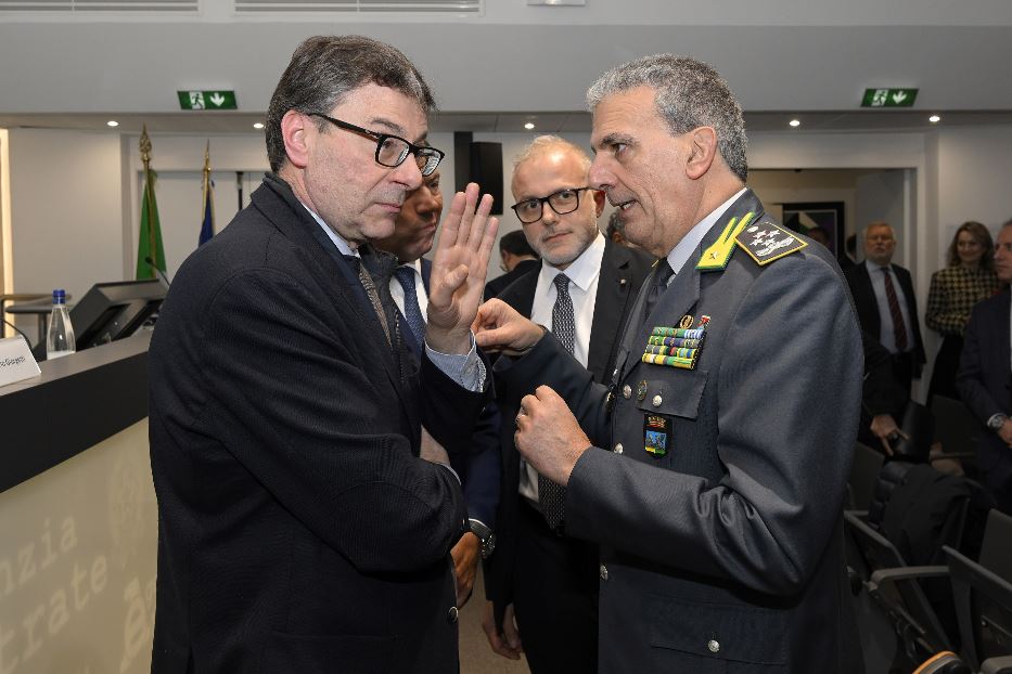 Il ministro dell'Economia Giorgetti con il direttore dell'Agenzia delle Entrate Ruffini e il Comandante Generale della Guardia di Finanza De Gennaro