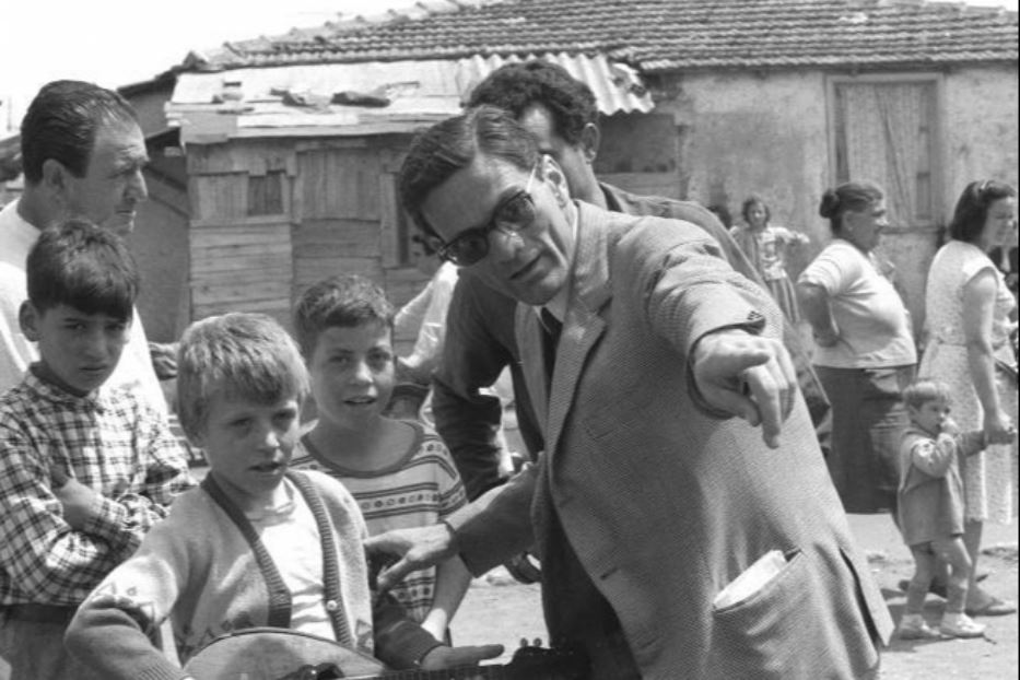 Pier Paolo Pasolini durante le riprese del film “Accattone”