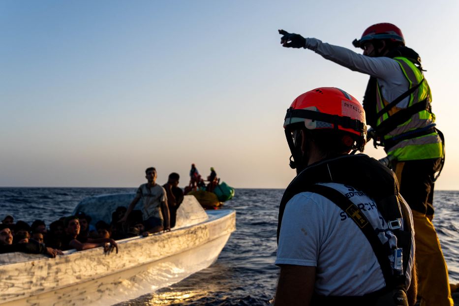 Un'operazione di soccorso dei volontari della Ocean Viking