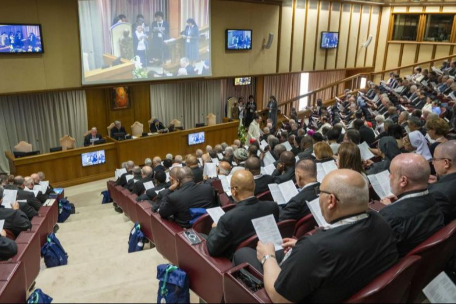 Un momento del ritiro dei partecipanti all'assemblea del Sinodo dei vescovi 2024