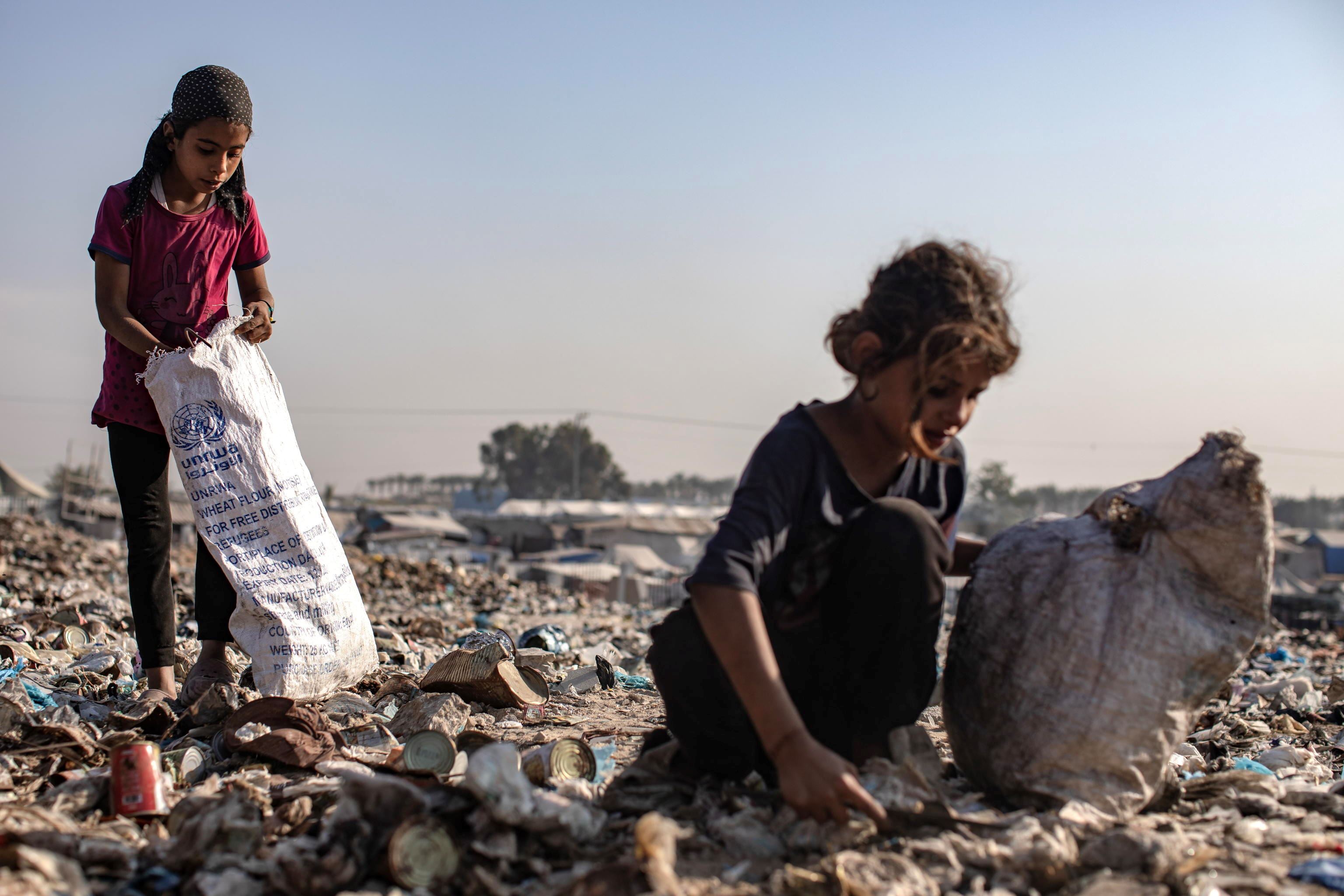 Bambini tra le macerie di Gaza