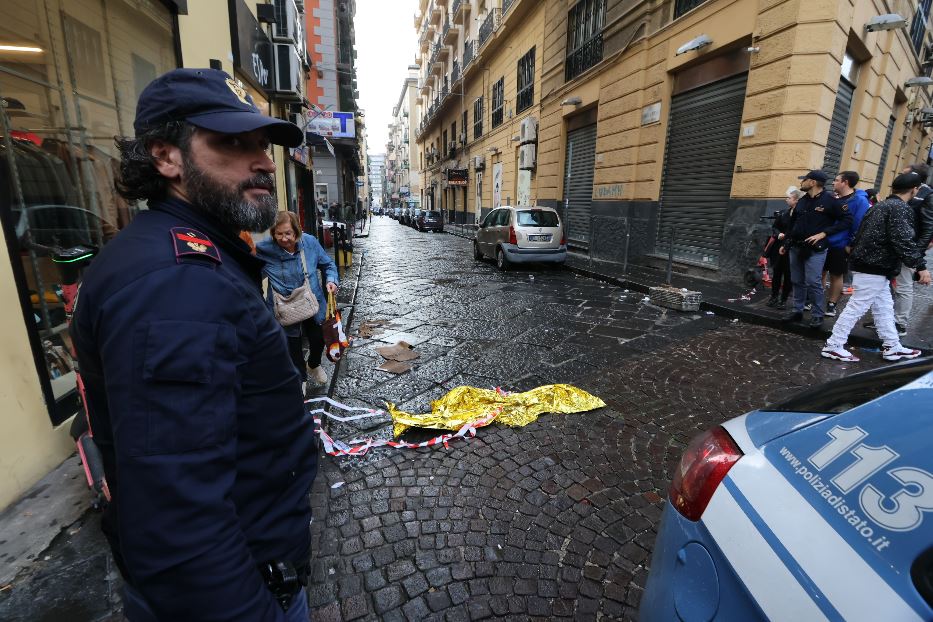 La via del centro di Napoli dove è morto Emanuele, 15enne incensurato, coinvolto in una sparatoria