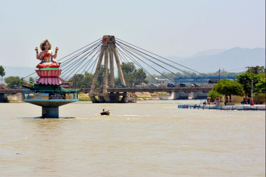 La statua della dea Ganga sulGange ad Haridwar, nello stato dell’Uttarakhand, dove il fiume esce dalle pendici dell’Himalaya