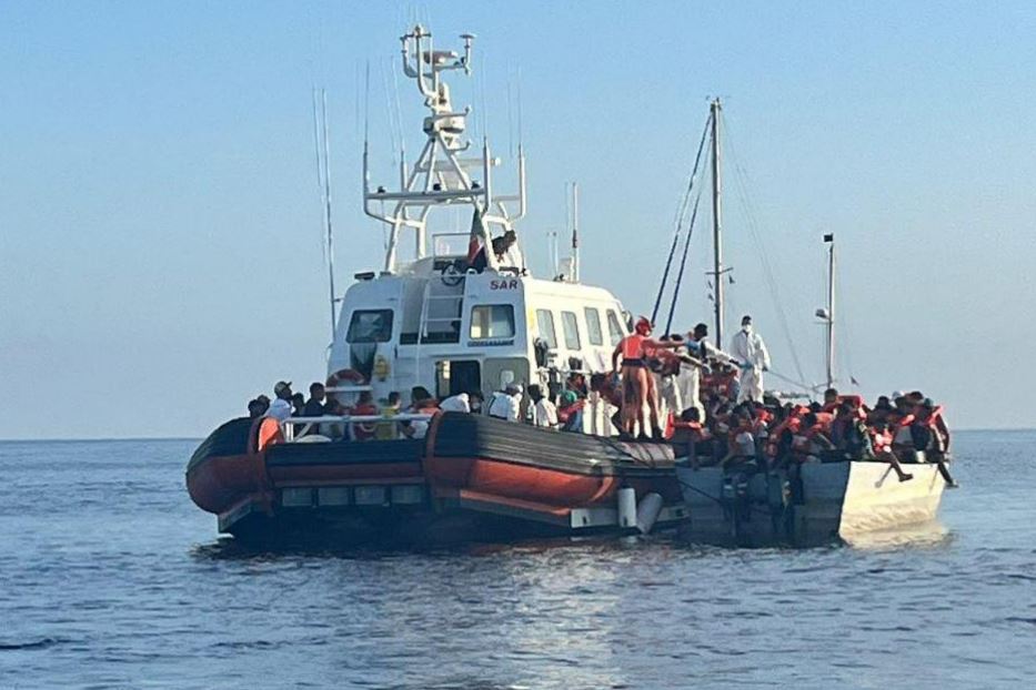 Mediterranea soccorre 67 migranti. Con la benedizione del Papa