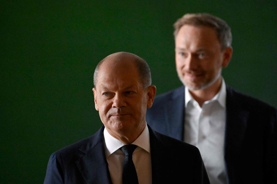 Scholz licenzia il ministro delle Finanze, si apre la crisi: voto a marzo