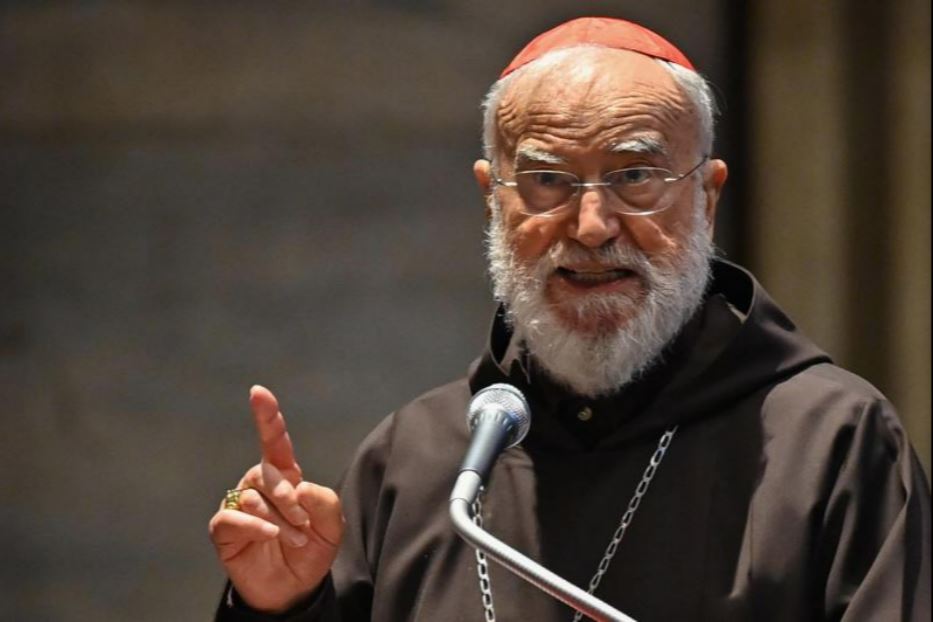 Padre Raniero Cantalamessa durante una delle prediche di Quaresima