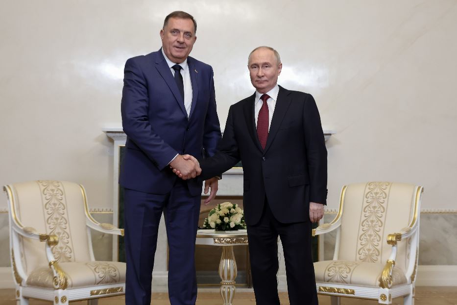 Dodik in una foto con  Putin