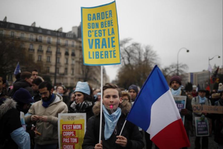  L'aborto entra nella Costituzione francese. La tristezza dei vescovi