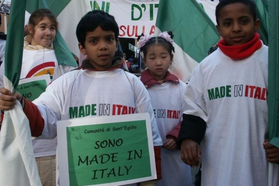 Una manifestazione di bambini "nuovi-italiani"