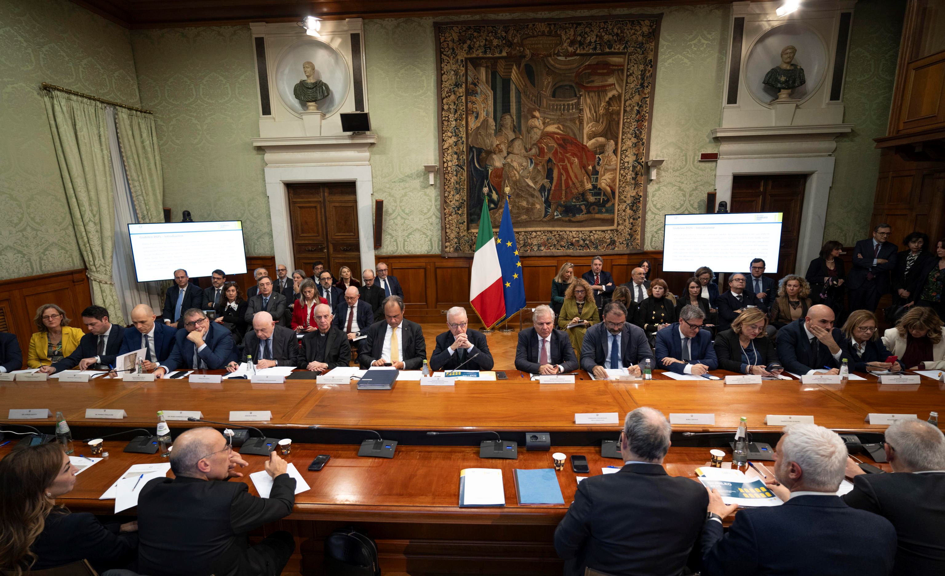 La cabina di regia per il Giubileo presieduta dal sottosegretario Mantovano, con monsignor Fisichella e il sindaco Gualtieri