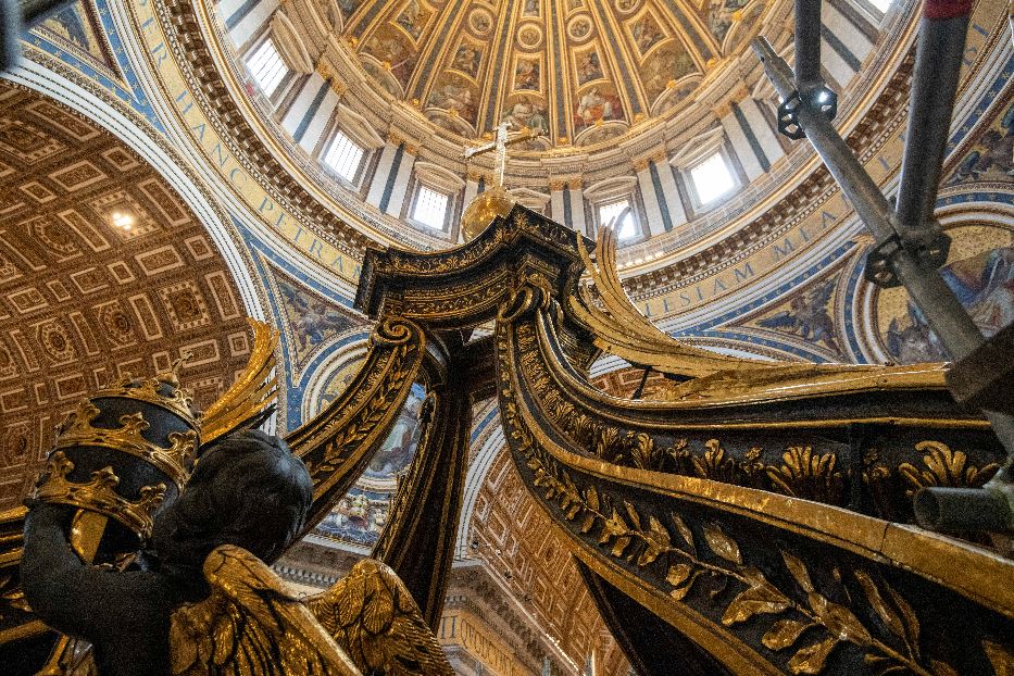 Un particolare del Baldacchino del Bernini restaurato