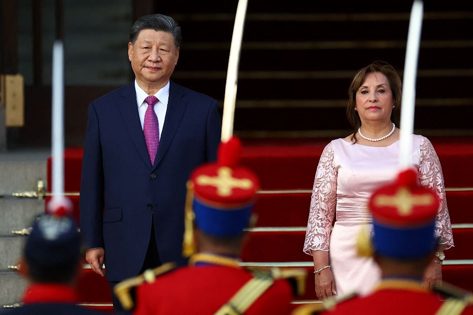 Il presidente cinese Xi Jinping con la presidente peruviana Dina Boluarte