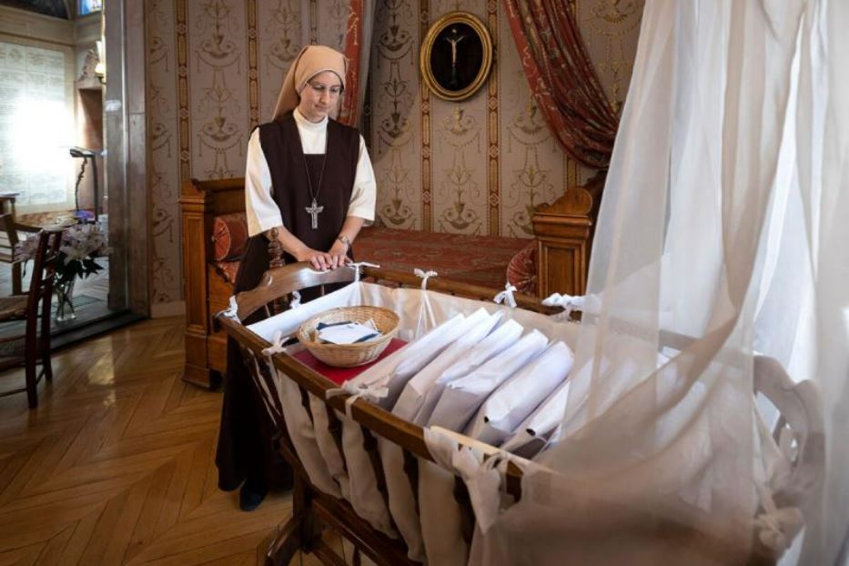 Nella culla di santa Teresa di Lisieux le preghiere di tutto il mondo