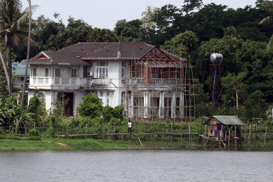 La residenza in stile coloniale, sul lago Inya di Yangon, della Nobel Aung San Suu Kyi