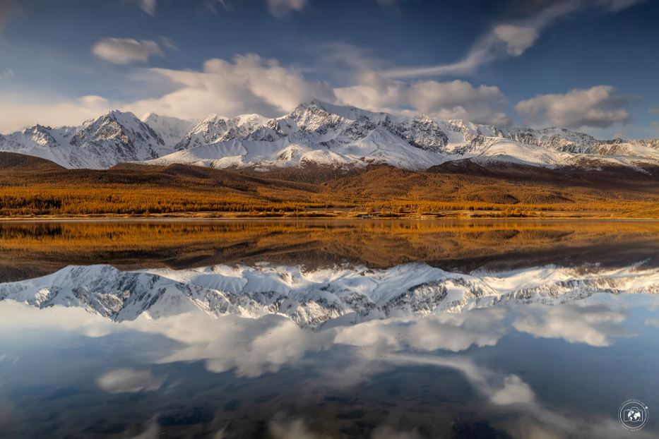 L'autunno dipinto sui Monti Altai, le vette dorate della Siberia