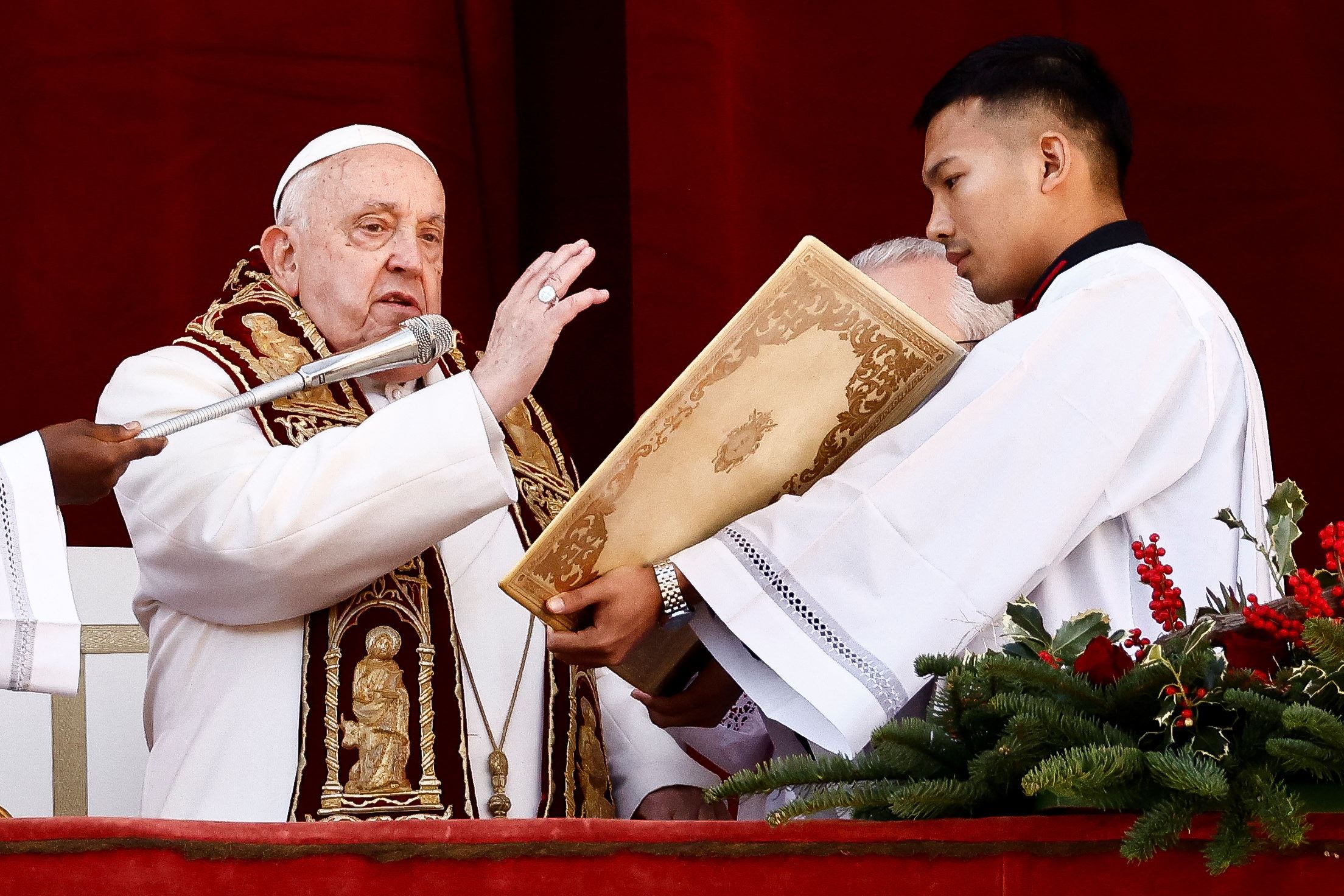 Il Papa imparte la benedizione Urbi et Orbi