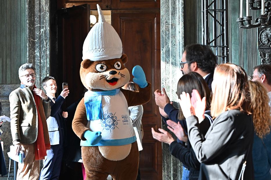 La mascotte Molly durante la presentazione degli Special Olympics World Winter Games a Torino