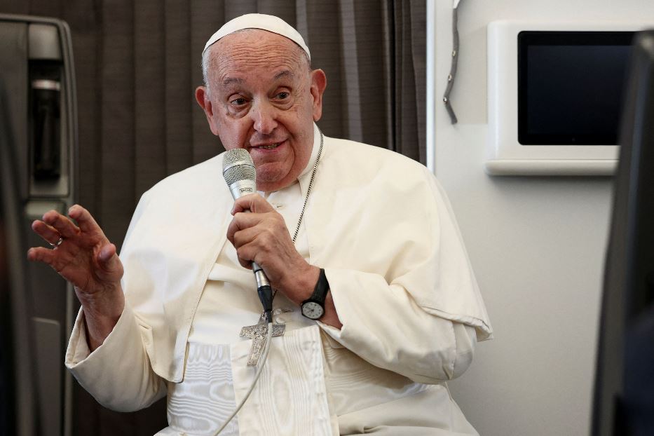 Papa Francesco durante la conferenza stampa in aereo nel volo di rientro a Roma dopo la visita in Asia e Oceania