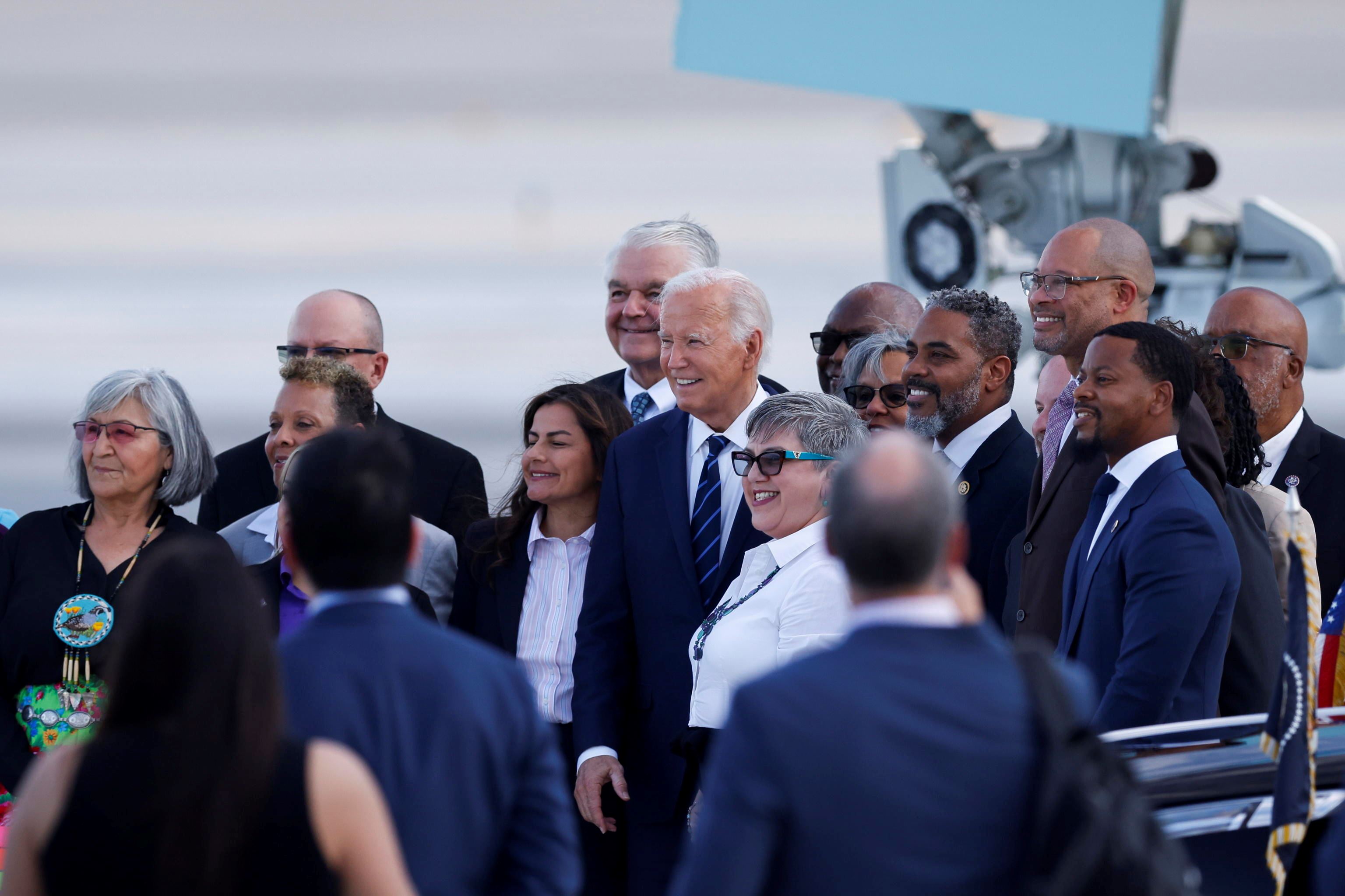 Il presidente Biden all'aeroporto di Las Vegas, prosegue la sua campagna elettorale