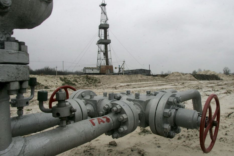 Una torre di perforazione di un giacimento di gas in Ucraina