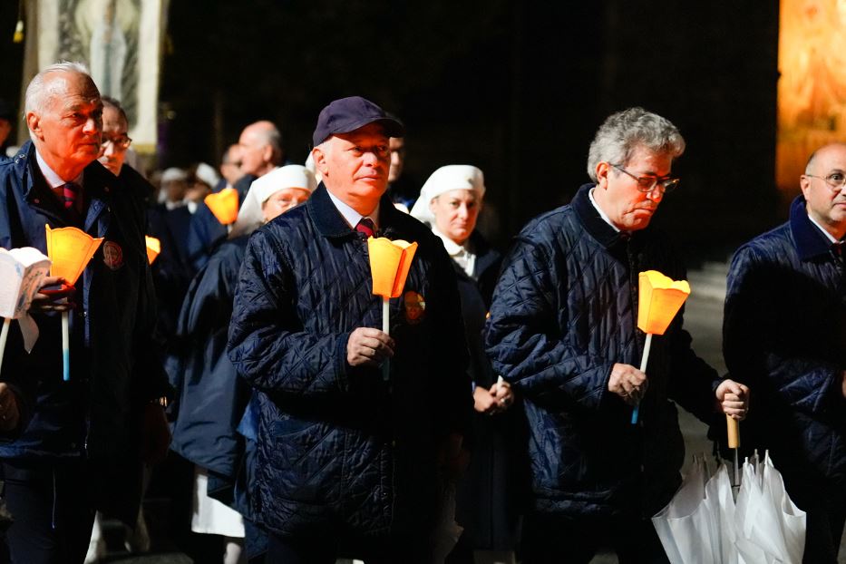 Il presidente Rocco Palese (al centro) durante il pellegrinaggio a Lourdes