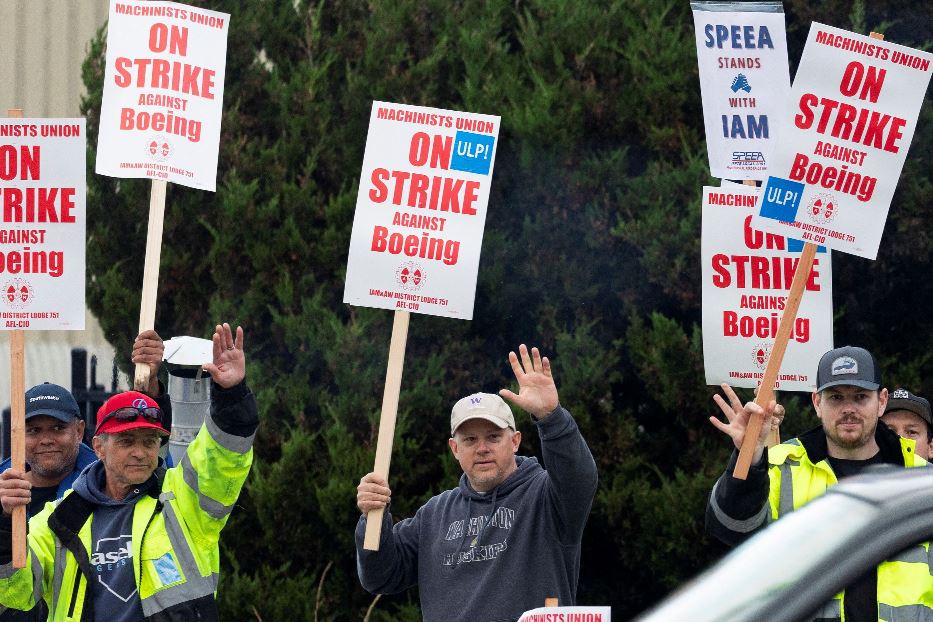 Lavoratori Boeing in sciopero dopo 16 anni: bocciato il nuovo contratto