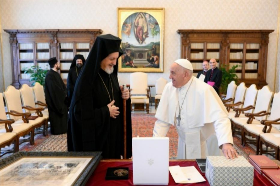 Il Papa con i membri della delegazione del Patriarcato di Costantinopoli