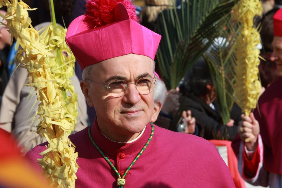 L'arcivescovo Viganò