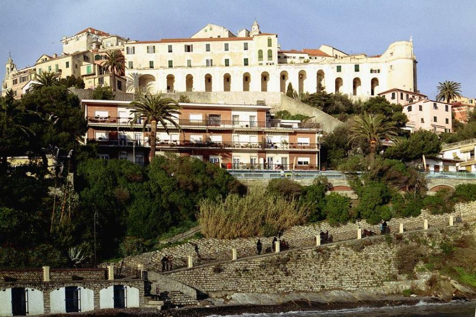 Fra cielo e mare, il Monastero di Santa Chiara a Imperia