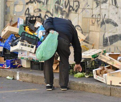 L'allarme: «Poco o niente in manovra per il contrasto alla povertà»