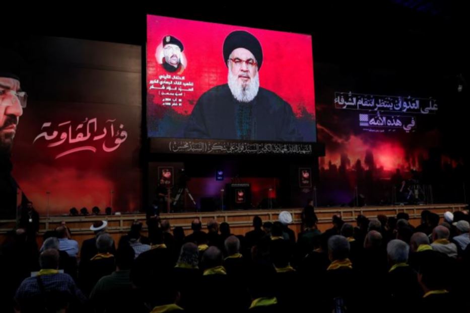 A Beirut folla in piazza per il videomessaggio del leader di Hezbollah, Nasrallah