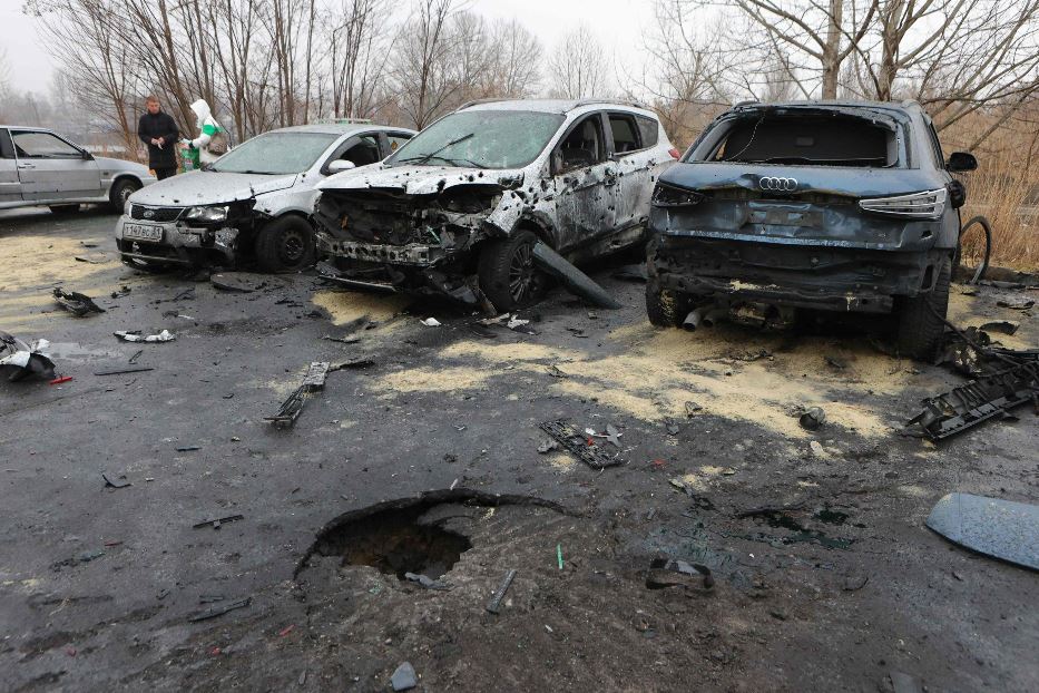 Auto distrutte al confine tra Russia e Ucraina
