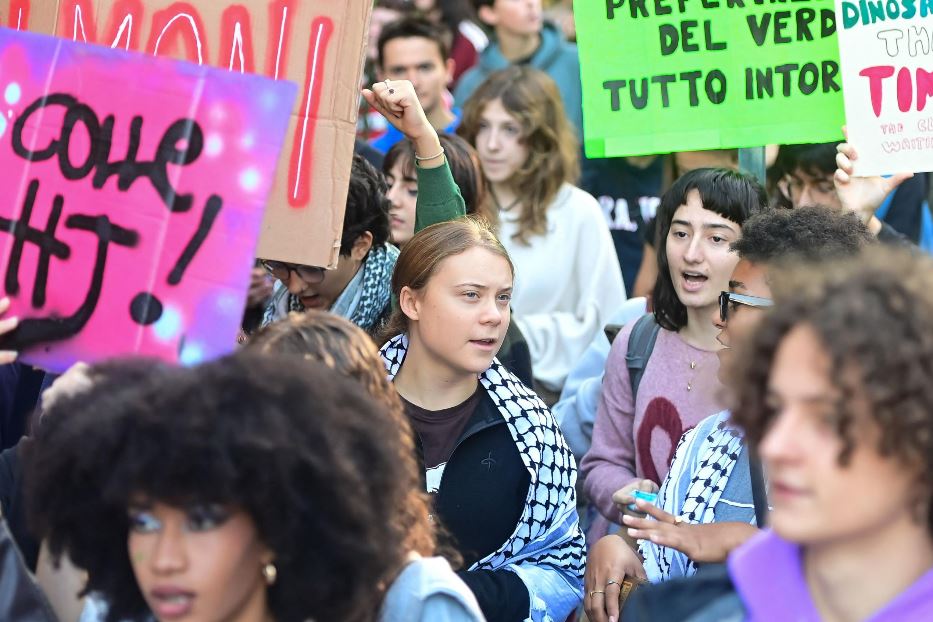 Greta Thunberg a Milano: l'onda verde dei giovani di nuovo in piazza