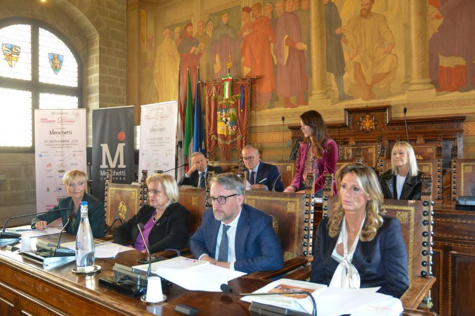 Un momento della presentazione del Premio Semplicemente donna, alla Provincia di Arezzo